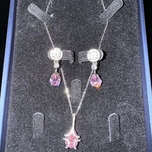 Pendant necklace and earrings set